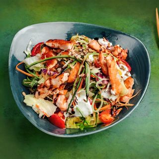 Salata sa grilovanim lososom