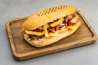 Kebab Bułka Amerykański z frytkami w środku