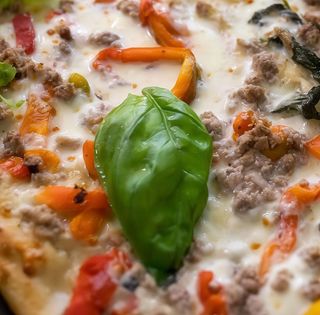 Salsiccia e peperoni in teglia