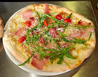 14. Pizza Bella Italia (33 Cm.)