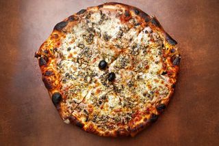 Capricciosa pizza 22cm