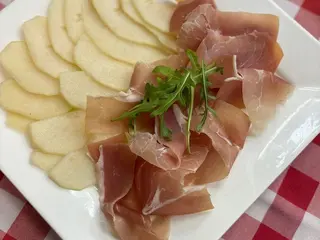 Прошуто крудо з грушею (165g)