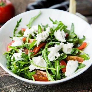 Салат с рукколой