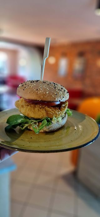 Peppers Chicken Burger (zestaw z frytkami)