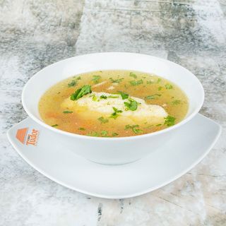 Supă de pui cu găluște