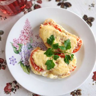 Горячие бутерброды с ветчиной, сыром и помидорами 2 шт.