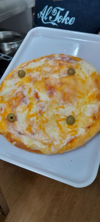 Pizza cuatro quesos (30 cm.)