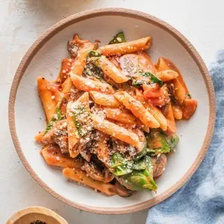 Pasa Integral A La Arrabiata Con queso Vegana