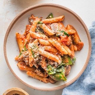 Pasa Integral A La Arrabiata Con queso Vegana