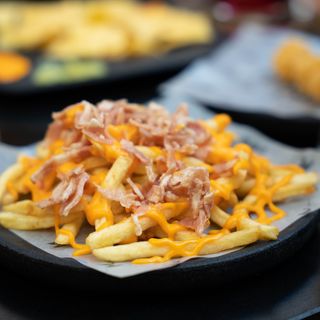 Patatas Bastón Con Cheddar Y Bacon (Ración)