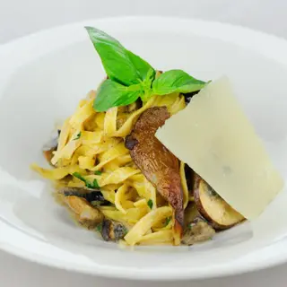 Tagliatelle Con Setas Ecológicas