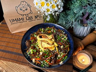 Соба Наміко з телятиною та Томаго