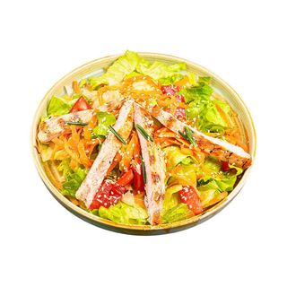 Свежа салата с пилешко филе и сусам 