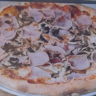 Pizza de prosciutto funghi