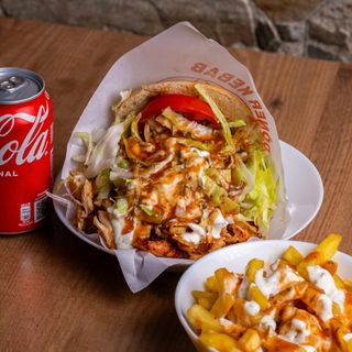 MENU PANINO KEBAB Panino Patatine fritte e lattina da 33 