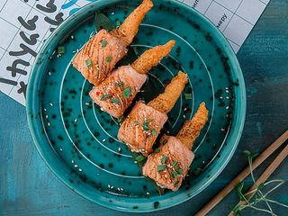 Закуска  ЛАНГУСТИНИ  панко з  ЛОСОСЕМ ТАТАКІ 4шт