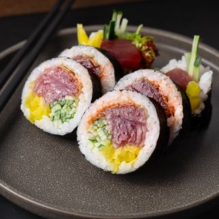 Futomaki Tuńczyk, chilli, majonez