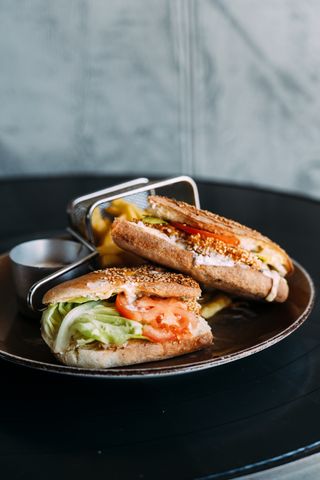 Sendvič sa pohovanom piletinom  450gr