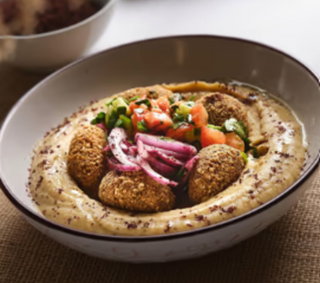 Hummus cu carne de falafel