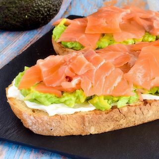 Bandeja salmón toast