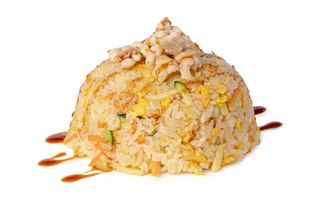 Riso saltato con verdure e pollo