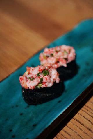 Гункан з тигровими креветками 2 шт