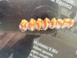 U9. Uramaki Salmón (8 Pzs.)