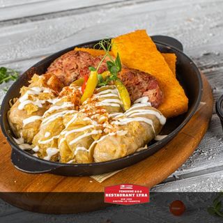 Sarmale cu ciolan și mămăliguță prăjită