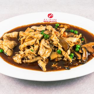 52 Piletina s bambusom i kineskim gljivama