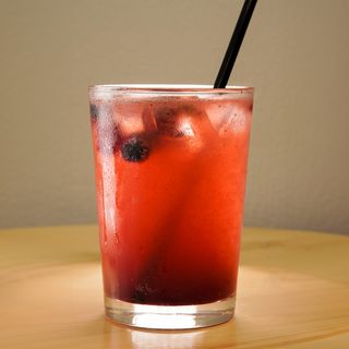 სახლის ლიმონათი კენკრით