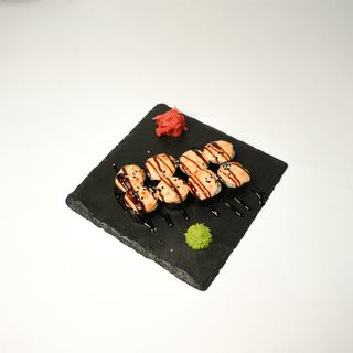 Запеченный ролл с угрем и креветкой