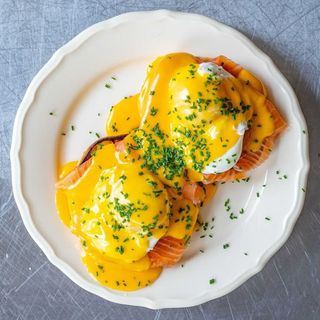 Eggs benedict