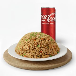 Riso saltato con pollo + Lattina Coca-Cola