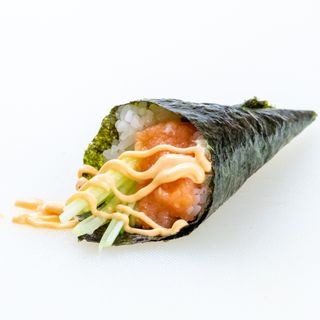 076. Temaki salmone spicy