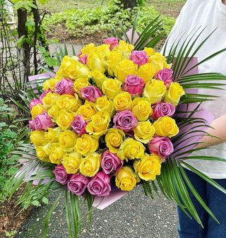 Buchet 65 trandafiri 