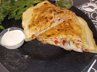 CALZONE (ZAMKNIĘTA PIZZA)
