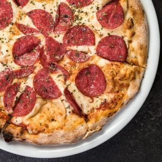 Pizza con Salame