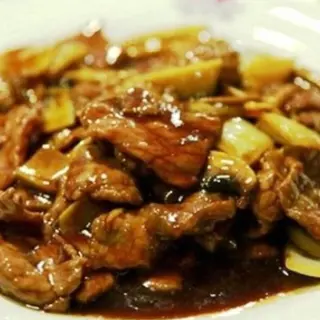108. Ternera con salsa de ostra