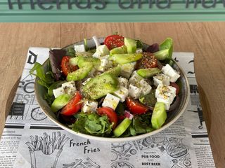 Salată mediteraneană cu feta