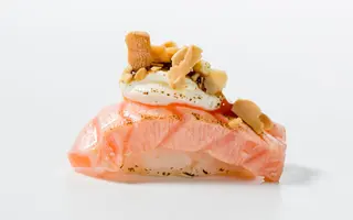 Nigiri De Salmón Flambeado