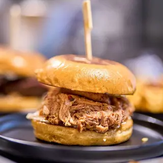 PULLED PORK BURGER (360G)