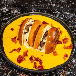 Cheese bomb burger(XXL Cheddar) & cipsuri de cartofi