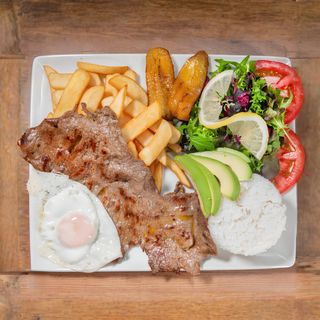 Plato De Churrasco Ecuatoriano
