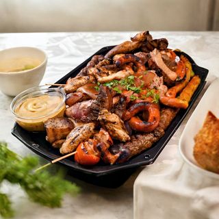 Platou cald "La crama" (4 persoane)