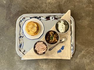 Таця налисників з куркою (370g)