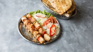 Pileći ražnjić sa slaninom