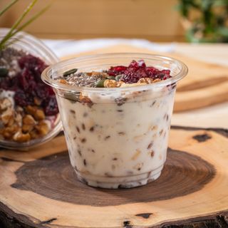 Здравословна закуска с кисело мляко (300г)