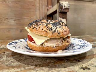 Bagel Relleno De Pollo