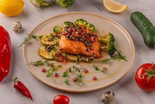 Запечённая форель под мятным соусом