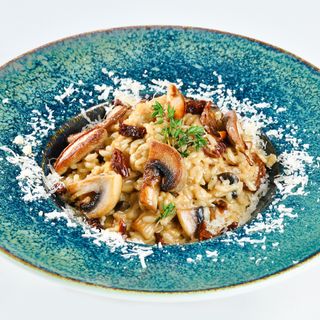 Ризото с ароматни гъбки-320гр